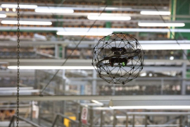 Kontrola konstrukce probíhá dronem i v interiéru
