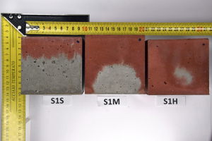 Obr. 7: Vzorky konzistence S1 seřazené podle frekvence hutnění – fotografie vnějšího povrchu stěn
