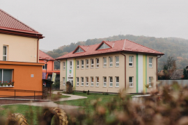 Základní škola s mateřskou školou v Bzenově využívá environmentálně šetrný způsob vytápění a ohřevu vody