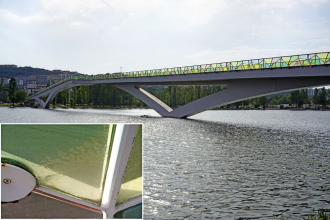 Obr. 7: Delaminace vrstveného skla v oblasti přípoje – Ponte Pedonal Pedro e Ines přes řeku Mondego, Coimbra, Portugalsko