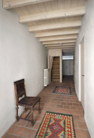Pro podlahu v chodbě byly použity staré půdovky