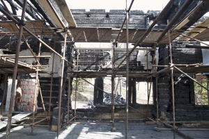 Požár v roce 2014 stavbu zničil, ale základové konstrukce neporušil, takže bylo možné na nich Libušín obnovit. V havarijním stavu se nacházely základy a podlahová deska kuchyně, také některé komíny. Především ale nadzemní konstrukce včetně stropů, kterým hrozilo zřícení.