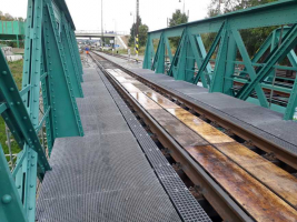 Rekonstrukci železničního mostu Krnov-Most zrychlila i snadná instalace kompozitních roštů