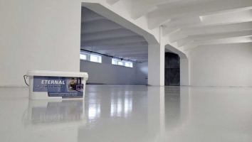 ETERNAL lak na beton byl použit na podlaze skladu v Ústí nad Labem v kryvé variantě odstínu betonové šedi RAL 7038