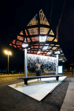 Na Výstavišti v pražských Holešovicích cestujícím slouží první tramvajový přístřešek v ČR vyrobený technologií 3D tisku betonu