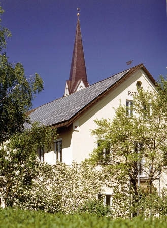 Solární panely na střeše radnice v třítisícovém bavorském městě Fürth