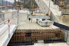 Degradace betonu a výztuže v oblasti příčníků a úložných prahů byla největší, úložné prahy musely být z velké části ubourány až na zdravý beton. Do dilatační spáry byly nově osazeny povrchové mostní závěry a elastomerové bloky sloužící jako dorazy při pohybech mostovky
