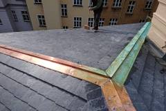Obr. 10: Oplechování hřebenů, částečně nově patinováno