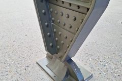 Nová ocelová konstrukce levého křídla, detail paty sloupu (foto: archiv SGL Projekt)