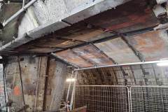 Po odstrojení se na některých nosných konstrukcích ukázalo, že jsou v mnohem horším stavu, než předpokládala projektová dokumentace (foto: HOCHTIEF CZ)
