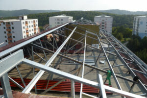 Střecha Lindab jako koruna rekonstrukcí panelových domů v Brně-Bystrci