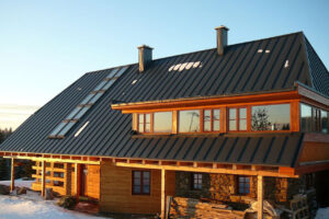 Správná montáž kovové střechy, která má záruku až 50 let