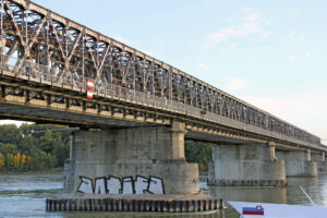 Starý most cez Dunaj v Bratislave