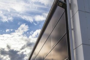 Ruukki představuje systém stěnových solárních panelů