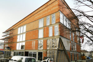 Základní umělecká škola v Holicích – Příklad veřejné budovy v pasivním standardu