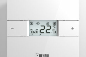 Prostorový termostat REHAU NEA pro systémy plošného vytápění a chlazení