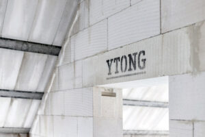 Masivní střecha z Ytongu: Ochrana proti letnímu přehřívání bez klimatizace