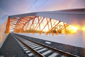 Železniční most jako symbol slunce