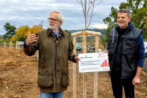 Wienerberger daroval 30 stromů městu Kostelec nad Orlicí