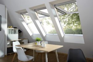 Výhody nízkoenergetických střešních oken FAKRO s trojskly