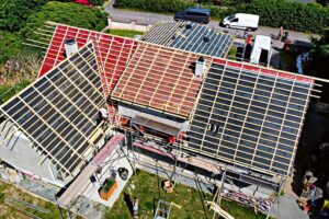 Finální provedení pojistné hydroizolace v různých třídách těsnosti v souvislosti s použitou skládanou pálenou krytinou