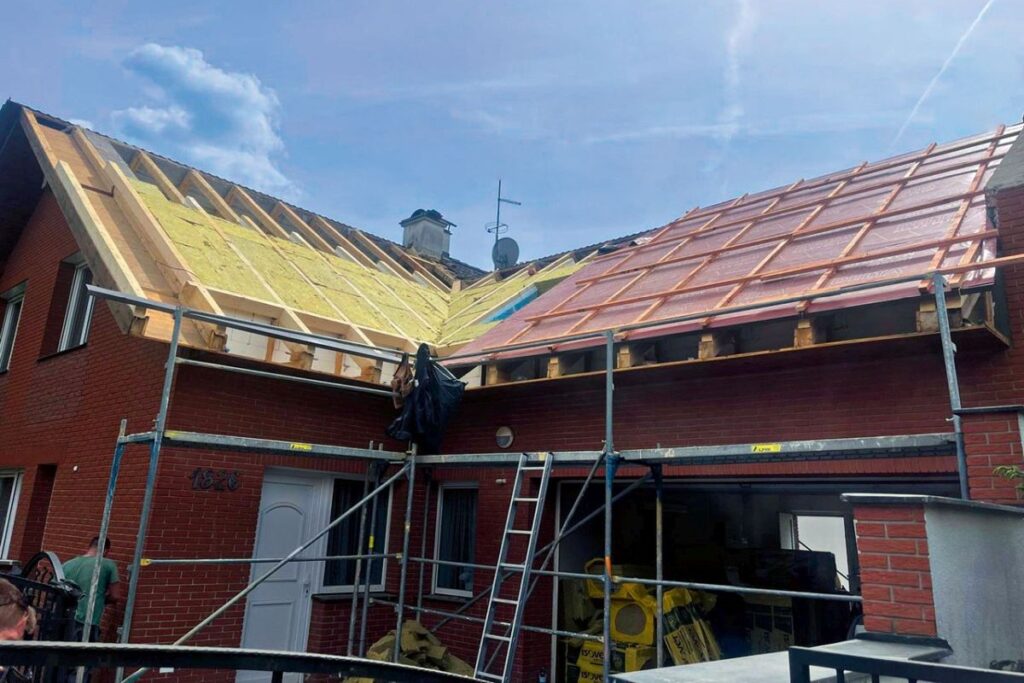 Postup sanačních prací na střeše, která již neplnila požadavky uživatele