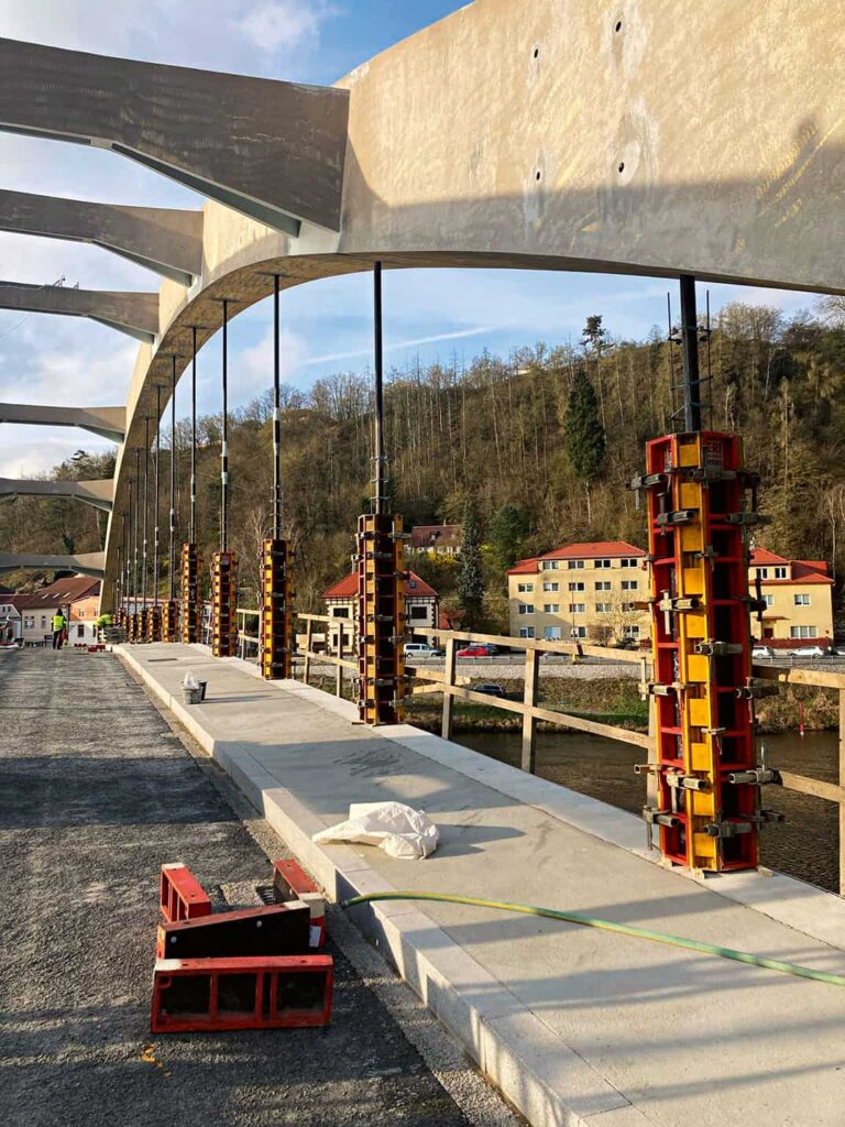 Betonáž závěsů