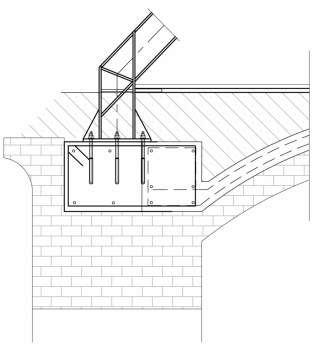 Detail řešení ocelového rámu, který přenáší zatížení od krovu do obvodových stěn. Rám je propojen se železobetonovou skořepinou, která vznikla nad cihelnými klenbami.