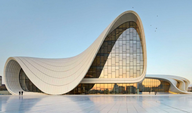 Organická architektura – Heydar Aliyev Center (Baku) – Zaha Hadid Architects [1]
