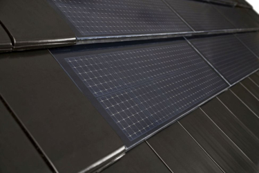 Fotovoltaická střecha umožňuje výrobu elektřiny ze slunce bez nutnosti instalace klasických solárních panelů